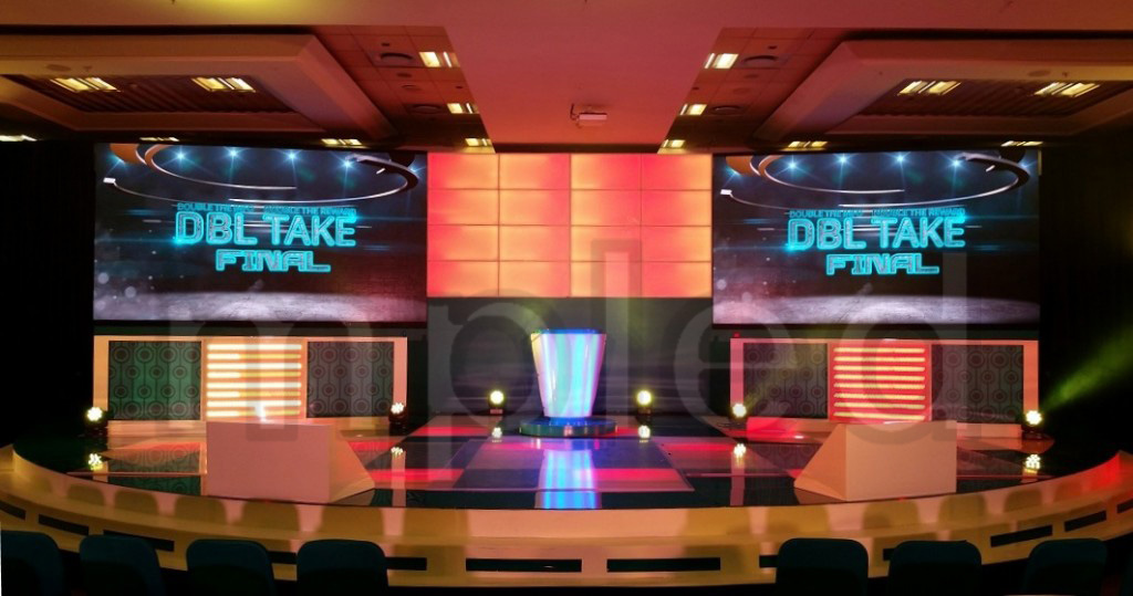 P3.91 rental led display shining in First National Bank Road